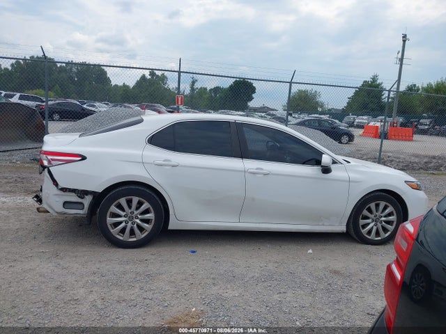 Продаж на аукціоні авто 2019 Toyota Camry Le, vin: 4T1B11HKXKU242030, номер лоту: 45770971