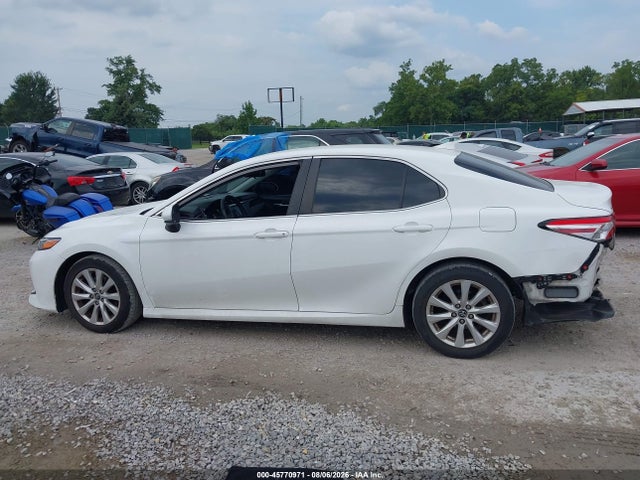 Продаж на аукціоні авто 2019 Toyota Camry Le, vin: 4T1B11HKXKU242030, номер лоту: 45770971