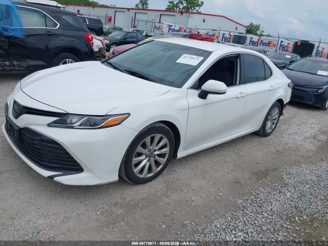 Продаж на аукціоні авто 2019 Toyota Camry Le, vin: 4T1B11HKXKU242030, номер лоту: 45770971