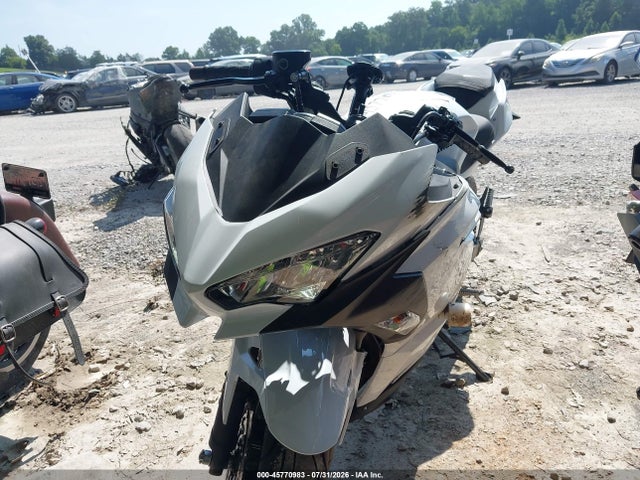 Kawasaki EX400 2020 JKAEXKG19LDA81005 Image 2