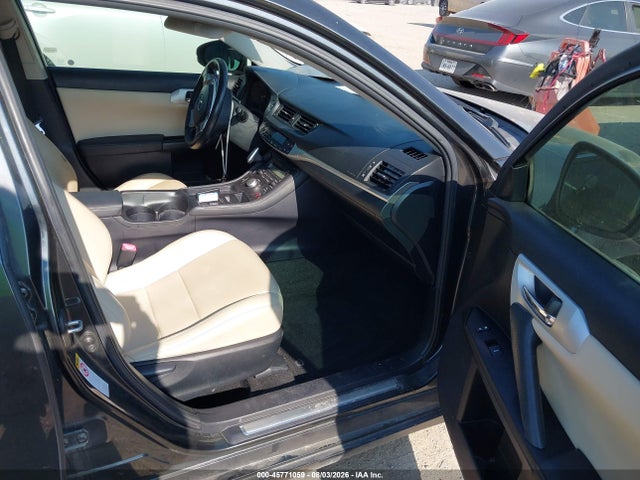 45771059 :رقم المزاد ، JTHKD5BH0B2029923 vin ، 2011 Lexus Ct 200h Premium مزاد بيع