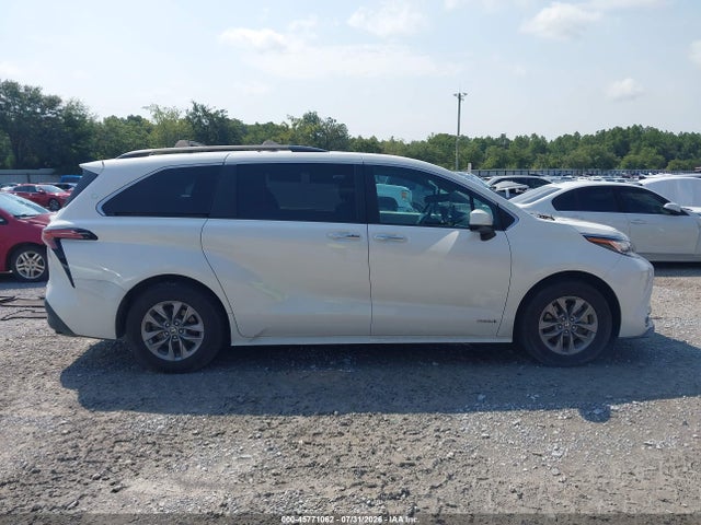 Продажа на аукционе авто 2021 Toyota Sienna Xle, vin: 5TDJSKFC3MS012173, номер лота: 45771062