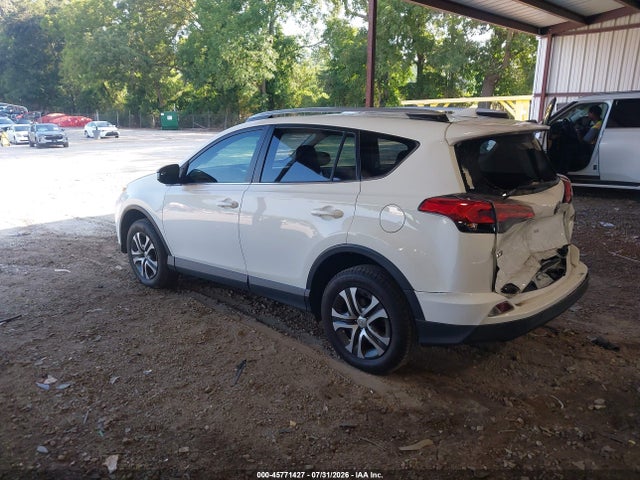 Toyota RAV4 LE 2016 JTMZFREV9GJ082751 Image 3
