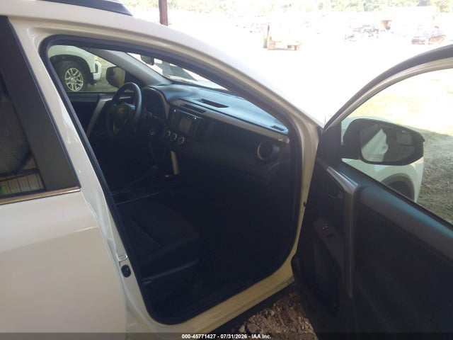 Toyota RAV4 LE 2016 JTMZFREV9GJ082751 Image 5