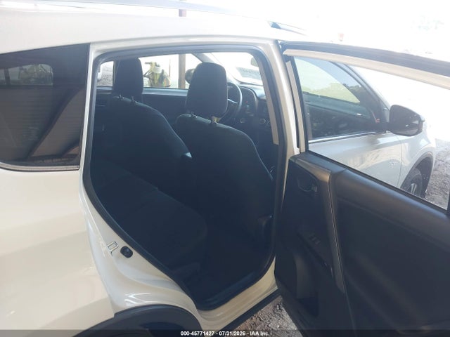 Toyota RAV4 LE 2016 JTMZFREV9GJ082751 Image 8