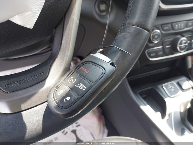 45771476 :رقم المزاد ، 1C4PJLLXXKD243588 vin ، 2019 Jeep Cherokee Latitude Plus Fwd مزاد بيع