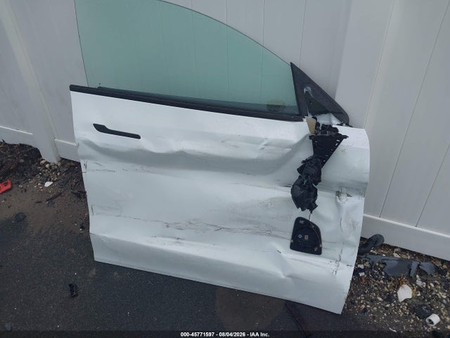 Продаж на аукціоні авто 2023 Tesla Model Y Awd/long Range Dual Motor All-wheel Drive, vin: 7SAYGDEEXPA069526, номер лоту: 45771597