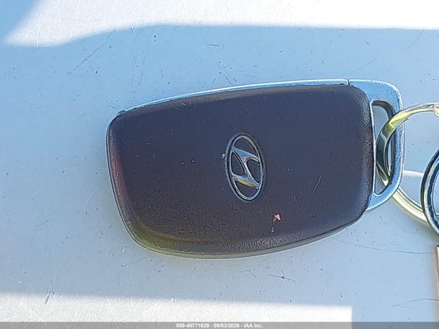 KMHD84LFXHU208369 Hyundai ELANTRA SE