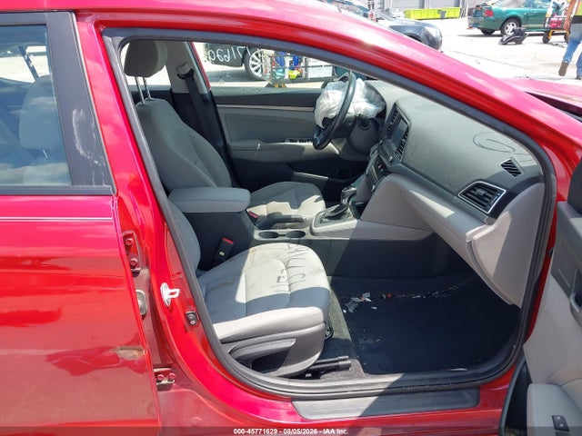 KMHD84LFXHU208369 Hyundai ELANTRA SE