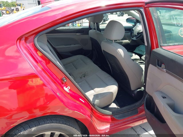 KMHD84LFXHU208369 Hyundai ELANTRA SE