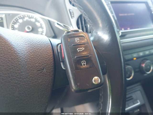 2018 Volkswagen Tiguan Limited 2.0t მანქანა იყიდება აუქციონზე, vin: WVGAV7AX3JK003759, აუქციონის ნომერი: 45771684