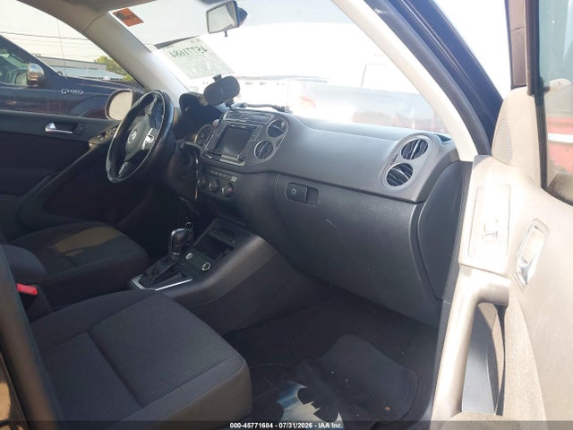 2018 Volkswagen Tiguan Limited 2.0t მანქანა იყიდება აუქციონზე, vin: WVGAV7AX3JK003759, აუქციონის ნომერი: 45771684