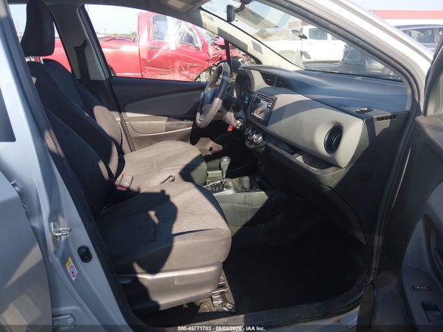 2015 Toyota Yaris L მანქანა იყიდება აუქციონზე, vin: VNKKTUD31FA042702, აუქციონის ნომერი: 45771703