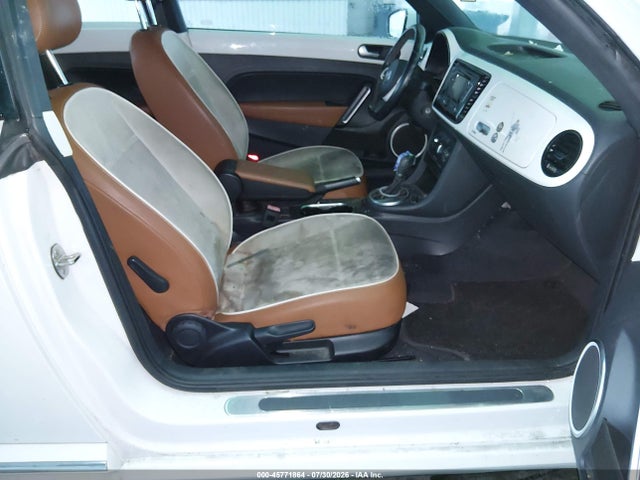 2015 Volkswagen Beetle 1.8t Classic მანქანა იყიდება აუქციონზე, vin: 3VWF17AT2FM651948, აუქციონის ნომერი: 45771864