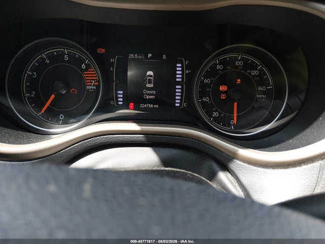 45771917 :رقم المزاد ، 1C4PJLCB8GW171466 vin ، 2016 Jeep Cherokee Latitude مزاد بيع