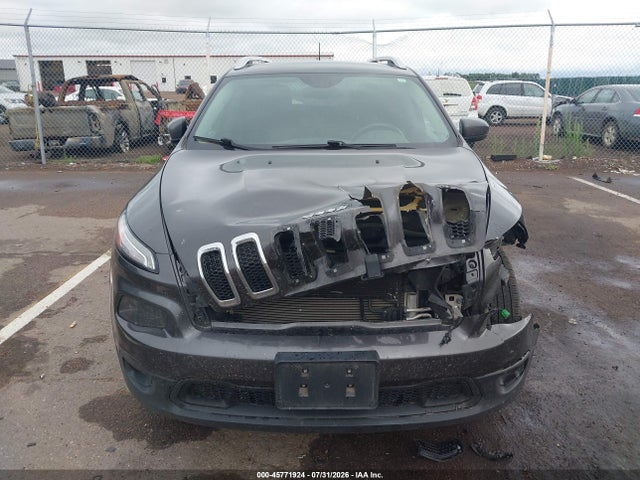 45771924 :رقم المزاد ، 1C4PJMCS0HW613115 vin ، 2017 Jeep Cherokee Latitude مزاد بيع