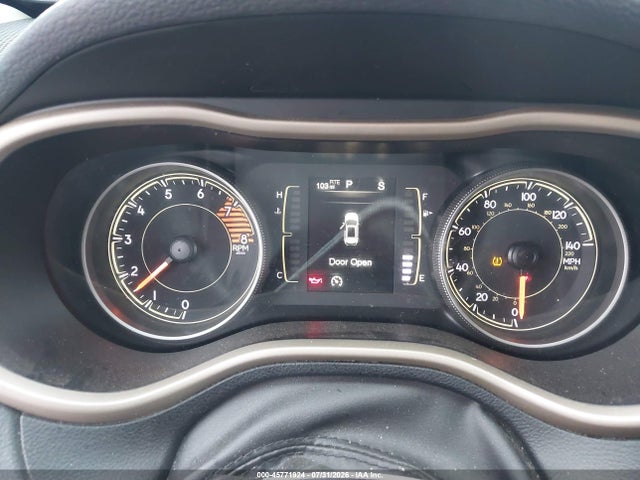 45771924 :رقم المزاد ، 1C4PJMCS0HW613115 vin ، 2017 Jeep Cherokee Latitude مزاد بيع