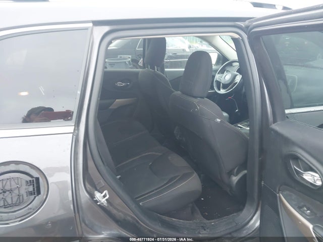 45771924 :رقم المزاد ، 1C4PJMCS0HW613115 vin ، 2017 Jeep Cherokee Latitude مزاد بيع