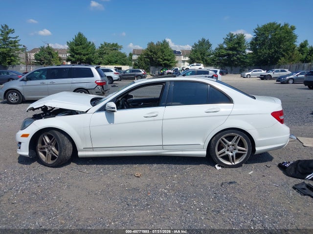 Продажа на аукционе авто 2014 Mercedes-benz C 250 Sport, vin: WDDGF4HB2EA954086, номер лота: 45771983