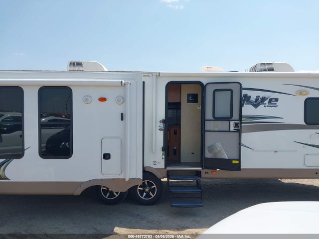 Flagstaff V-lite 35' Bumper Pull 2016 4X4TFLF24G1869530 Image 7