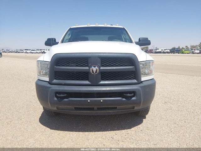 45772952 :رقم المزاد ، 3C63RRGJ8GG335185 vin ، 2016 Ram 3500 Tradesman مزاد بيع