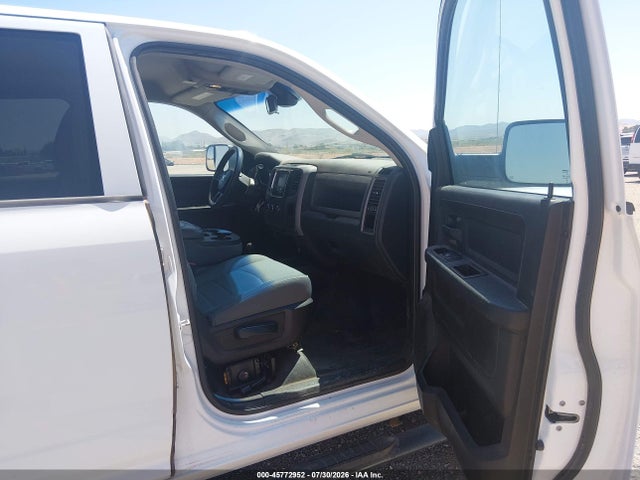 45772952 :رقم المزاد ، 3C63RRGJ8GG335185 vin ، 2016 Ram 3500 Tradesman مزاد بيع