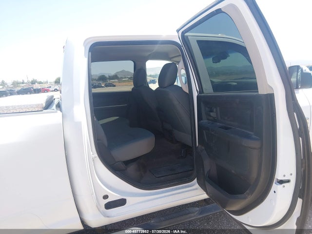 45772952 :رقم المزاد ، 3C63RRGJ8GG335185 vin ، 2016 Ram 3500 Tradesman مزاد بيع