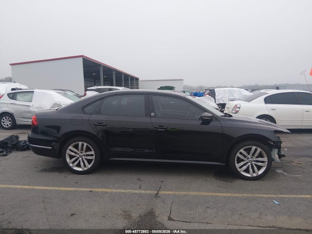 Продаж на аукціоні авто 2019 Volkswagen Passat 2.0t Wolfsburg Edition, vin: 1VWLA7A37KC014407, номер лоту: 45772982