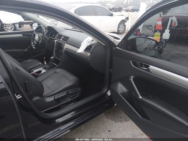 Продаж на аукціоні авто 2019 Volkswagen Passat 2.0t Wolfsburg Edition, vin: 1VWLA7A37KC014407, номер лоту: 45772982
