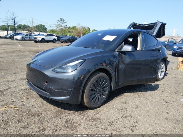 Tesla Model Y Long Range Dual Motor All-wheel Drive 2024 7SAYGDEE3RF036051 Image 2