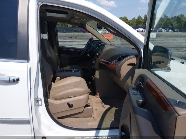 45773209 :رقم المزاد ، 2C4RC1CG7GR188609 vin ، 2016 Chrysler Town & Country Touring-l Anniversary Edition مزاد بيع
