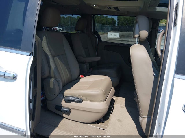 45773209 :رقم المزاد ، 2C4RC1CG7GR188609 vin ، 2016 Chrysler Town & Country Touring-l Anniversary Edition مزاد بيع