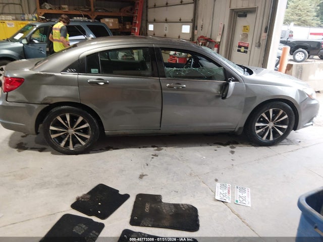 45773308 :رقم المزاد ، 1C3CCBBB4DN600452 vin ، 2013 Chrysler 200 Touring مزاد بيع