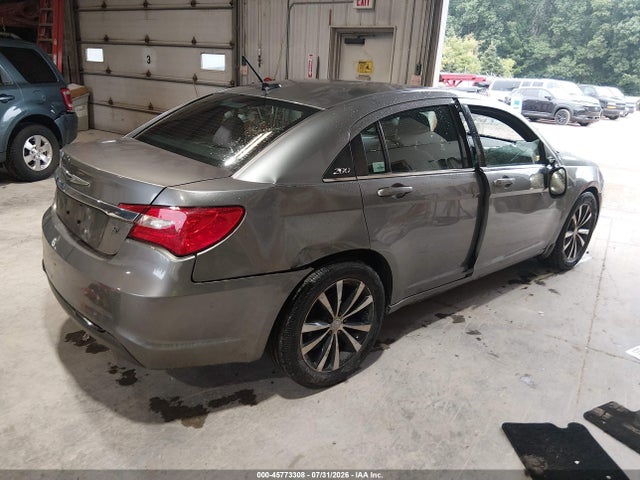 45773308 :رقم المزاد ، 1C3CCBBB4DN600452 vin ، 2013 Chrysler 200 Touring مزاد بيع