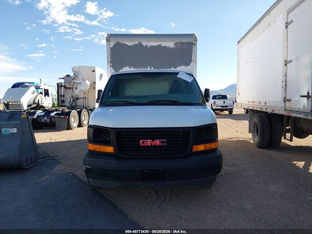 GMC Savana Cutaway Work Van 2017 1GD07SFF0H1351401 Image 13