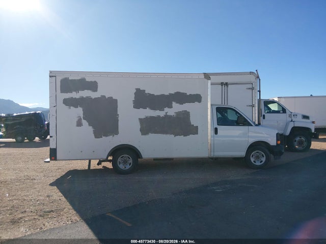 GMC Savana Cutaway Work Van 2017 1GD07SFF0H1351401 Image 14