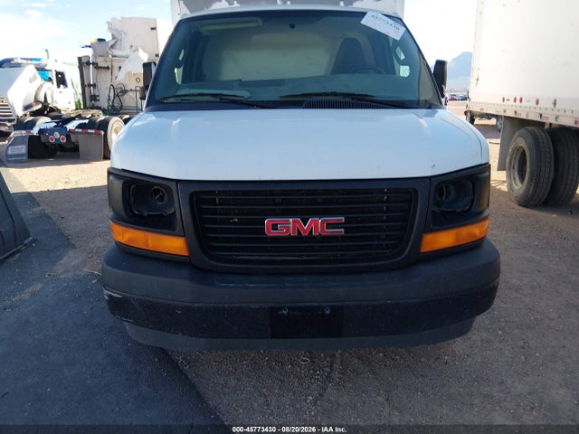 GMC Savana Cutaway Work Van 2017 1GD07SFF0H1351401 Image 11