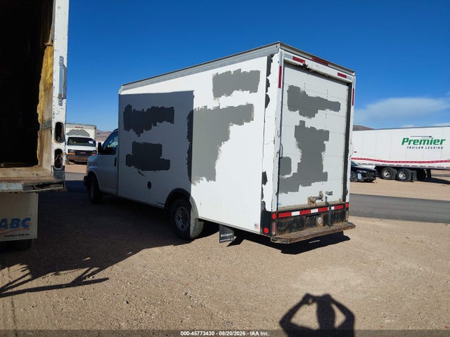 GMC Savana Cutaway Work Van 2017 1GD07SFF0H1351401 Image 3