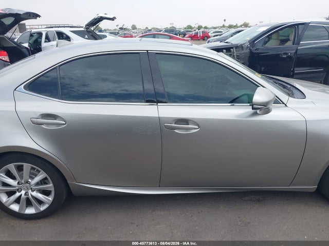 Lexus IS 200T 2016 JTHBA1D23G5031441 Image 13
