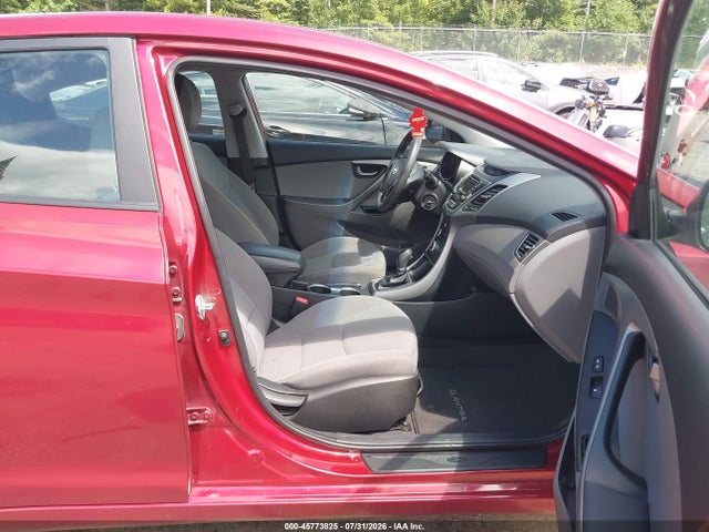 5NPDH4AE9FH575060 Hyundai ELANTRA SE