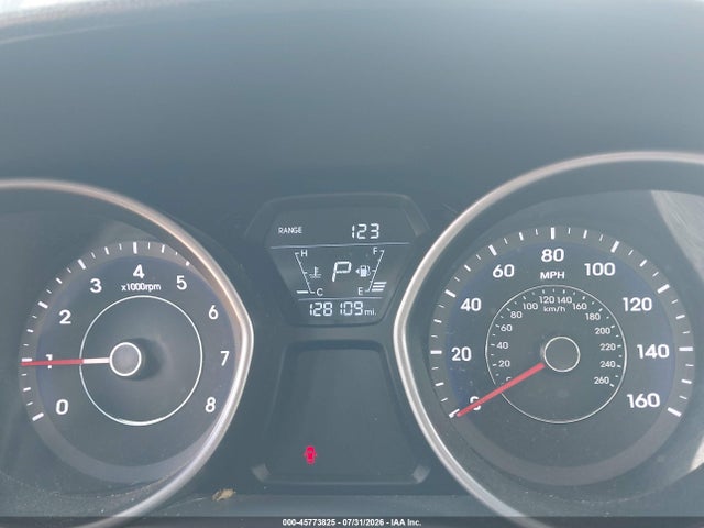 5NPDH4AE9FH575060 Hyundai ELANTRA SE