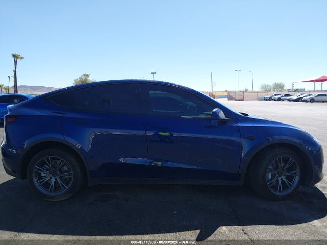 Продажа на аукционе авто 2024 Tesla Model Y Long Range Dual Motor All-wheel Drive, vin: 7SAYGDEE9RF183295, номер лота: 45773908