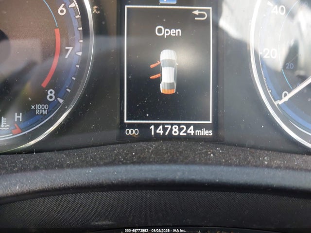 Продажа на аукционе авто 2018 Toyota Corolla Se, vin: 2T1BURHE8JC031554, номер лота: 45773952