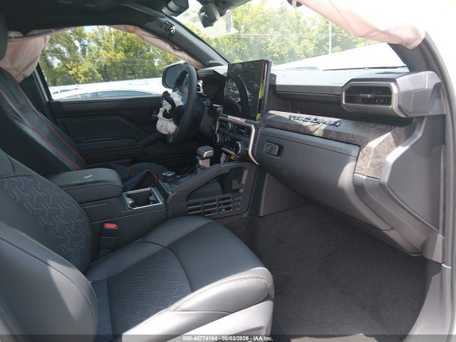 45774184 :رقم المزاد ، 3TYLC5LN1TT071240 vin ، 2026 Toyota Tacoma Hybrid Limited مزاد بيع