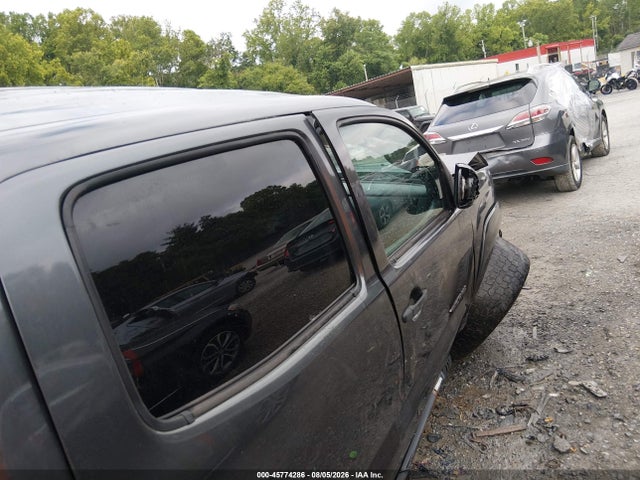 2015 Toyota Tacoma Base V6 მანქანა იყიდება აუქციონზე, vin: 3TMLU4EN1FM165574, აუქციონის ნომერი: 45774286
