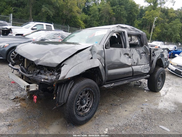 2015 Toyota Tacoma Base V6 მანქანა იყიდება აუქციონზე, vin: 3TMLU4EN1FM165574, აუქციონის ნომერი: 45774286