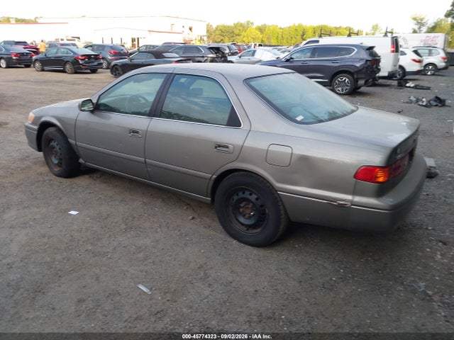 45774323 :رقم المزاد ، 4T1BG22K2YU696729 vin ، 2000 Toyota Camry Le مزاد بيع