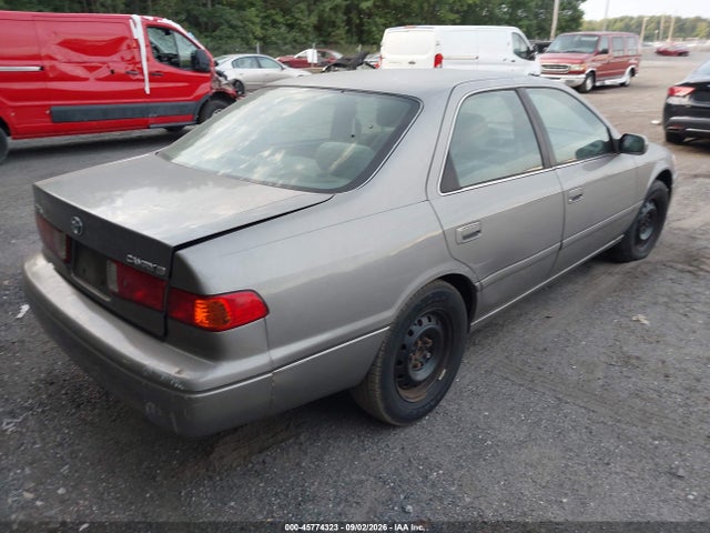 45774323 :رقم المزاد ، 4T1BG22K2YU696729 vin ، 2000 Toyota Camry Le مزاد بيع