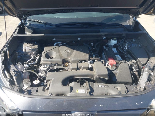 2T3F1RFV1RC460647 Toyota RAV4 LE