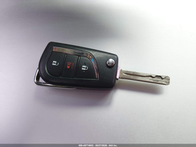 2T3F1RFV1RC460647 Toyota RAV4 LE